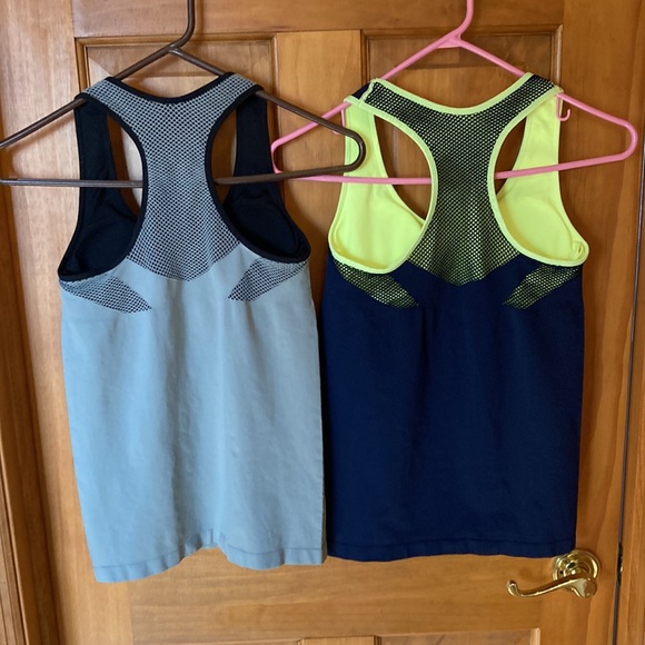 Zenana Outfitter Built In Bra Tank Top - Picture 2 of 10